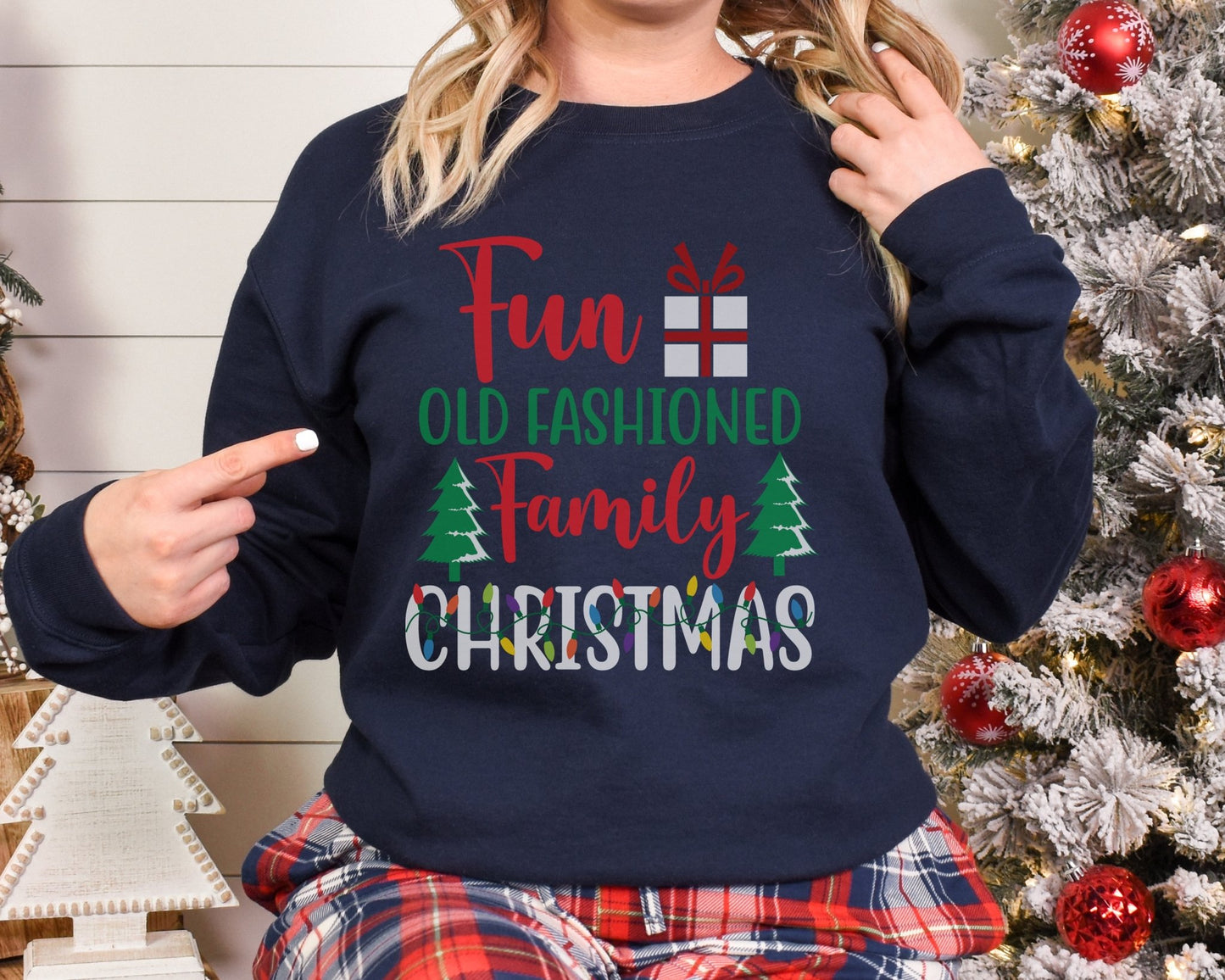 Fun Old Fashioned Family Christmas Holiday Apparel Christmas shirts Navy Crewneck Sweatshirt - I Love Heartstrings